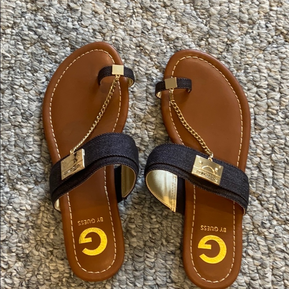 NWOT G by Guess size 7 flip flops.